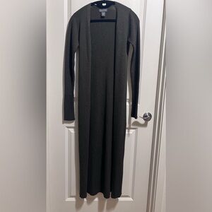 BANANA REPUBLIC MERINO WOOL SWEATER. Size M. Dark Brown.